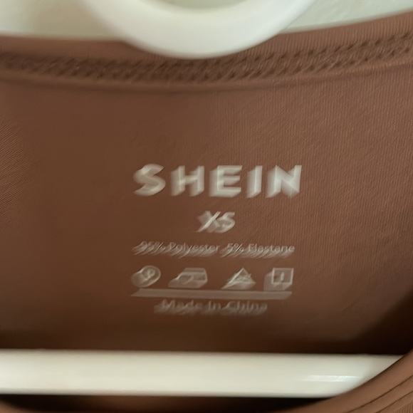 Brown croped tee - Picture 2 of 3